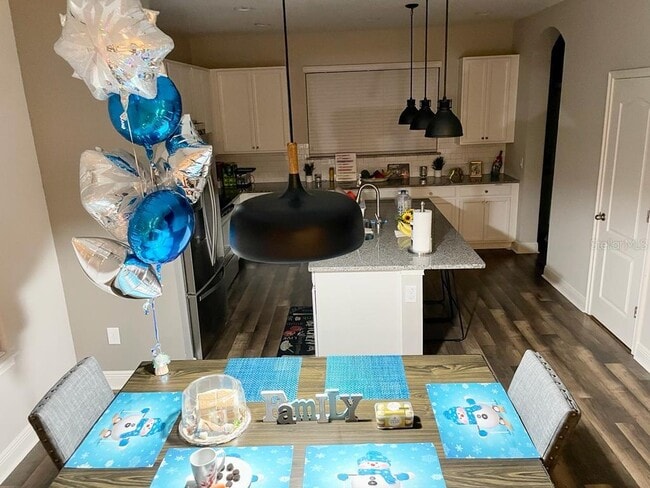 Building Photo - 15495 Honeybell Dr