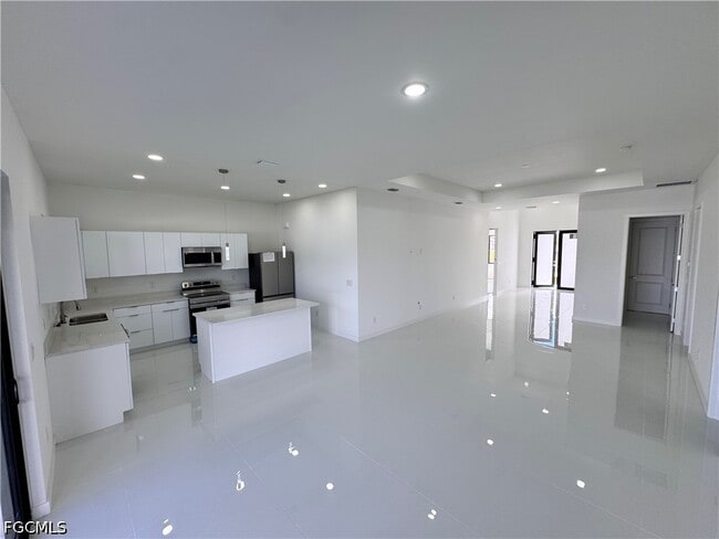 Foto del edificio - 2102 NW 25th Pl