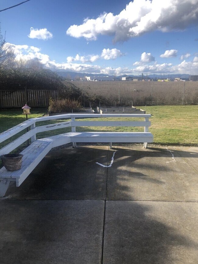 Foto del edificio - 3 Bedroom 2 Bath Single Family Home