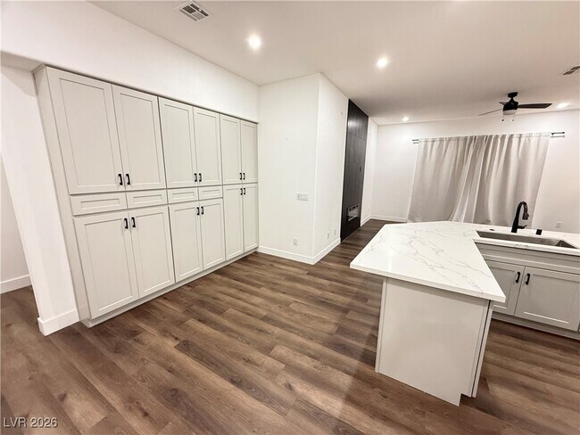 Foto del edificio - 10024 Pinnacle View Pl