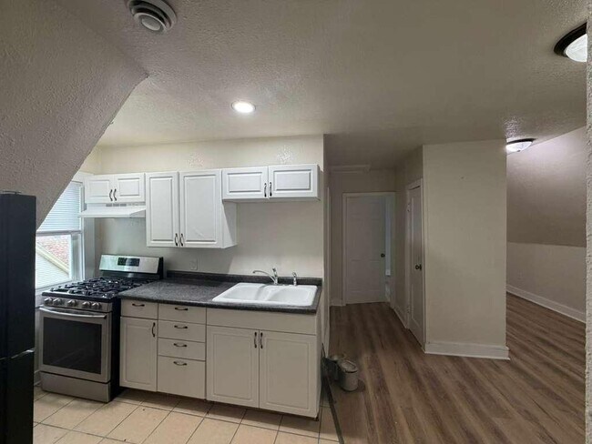 Foto del edificio - 2213-2215-2215 N Holton St