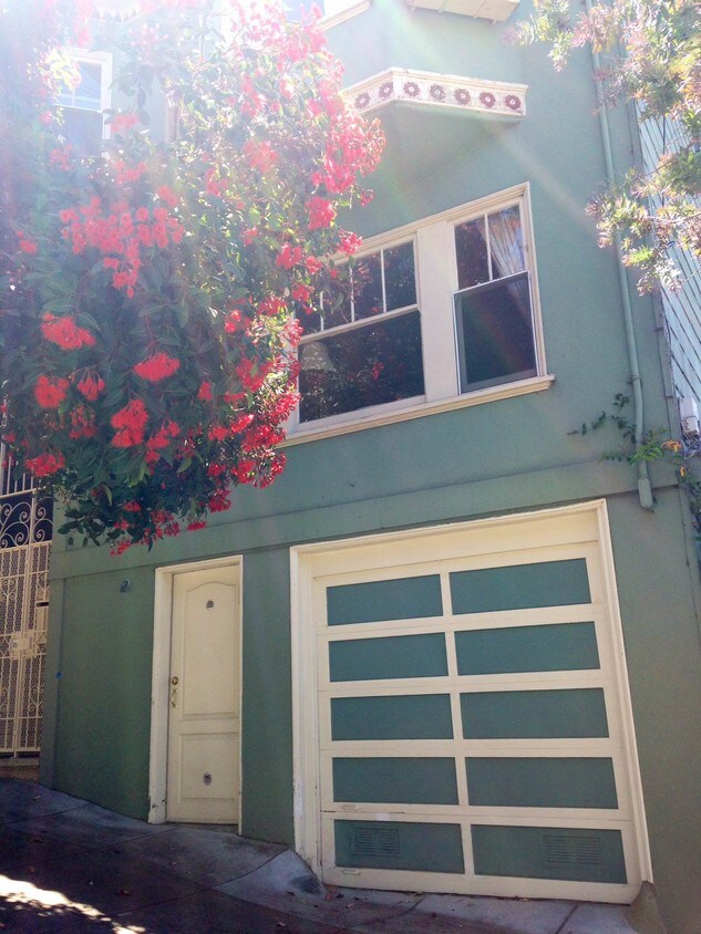 Primary Photo - 52 Coleridge St