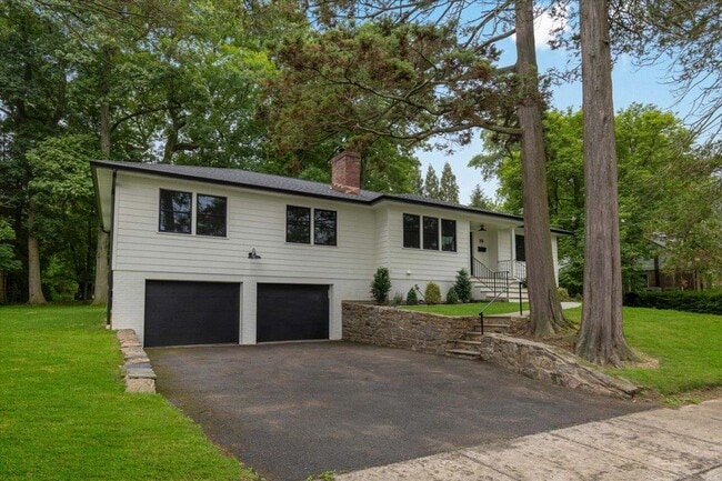 Building Photo - 19 Midchester Ave