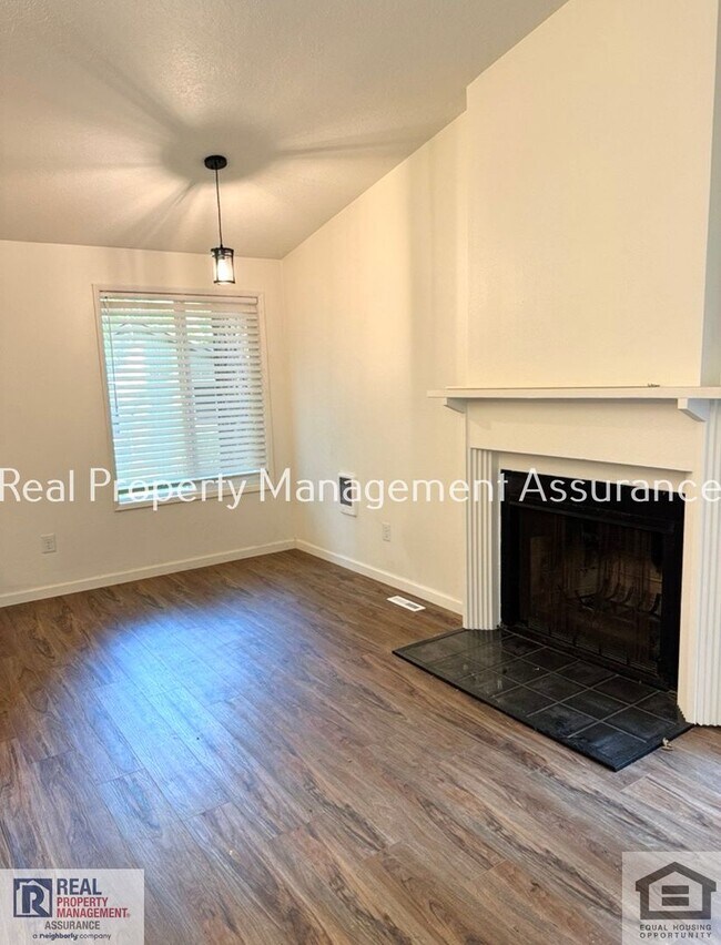 Building Photo - *MOVE IN SPECIAL* - $500 OFF YOUR MOVE IN|...
