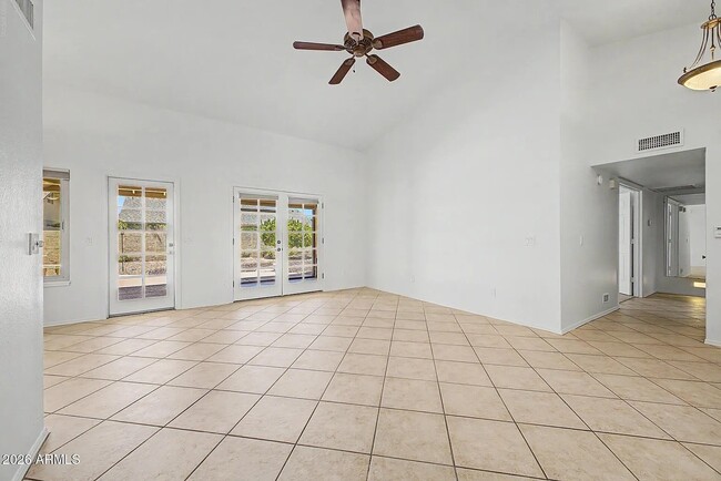 Foto del edificio - 9808 W Behrend Dr