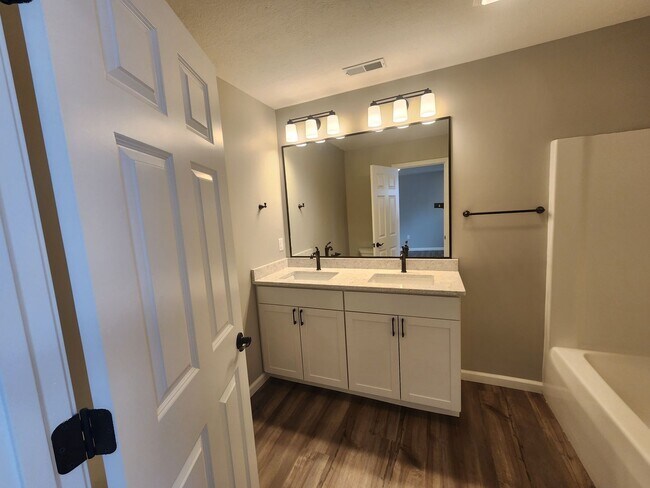 Foto del edificio - NEW CONSTRUCTION East Side Terre Haute