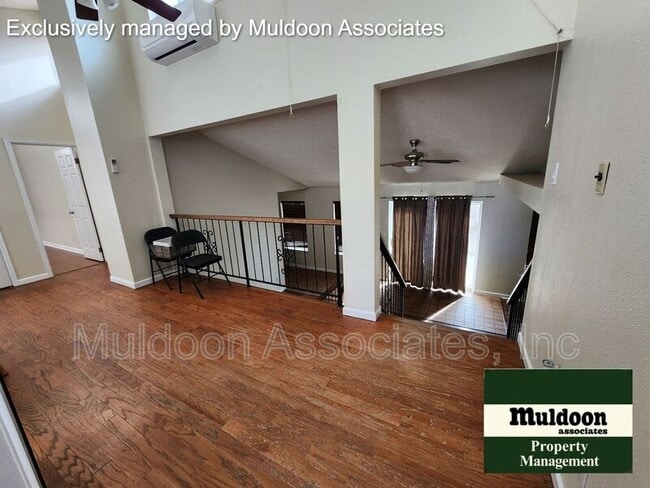 Building Photo - 654 S Bellflower Dr