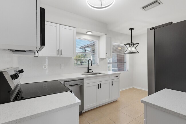 Building Photo - 5601 Forest Hills Dr