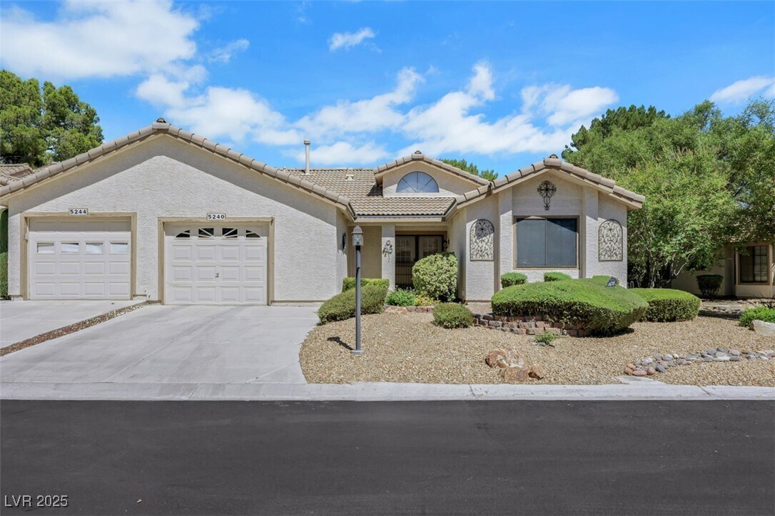 Foto principal - 5240 Las Cruces Dr