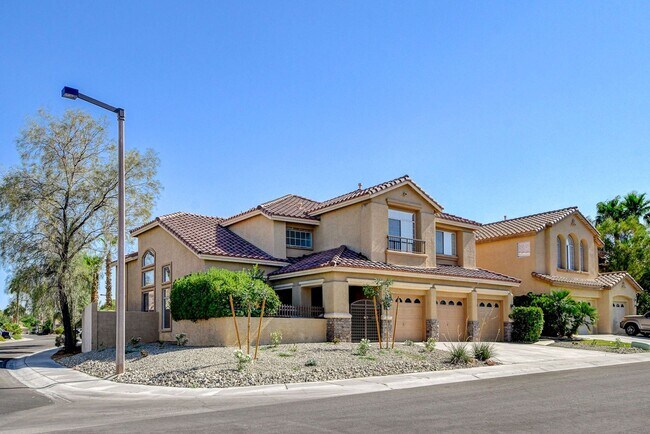 Building Photo - Gorgeous 5 bed/3 Bath Summerlin Home with Pool!