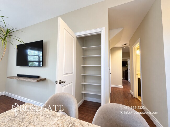 Building Photo - Pet-Friendly 2-Bedroom Corner-Unit House in Barrie | 2 Parking Spots + Deck