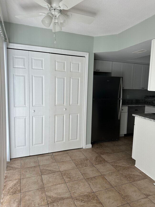 Foto del edificio - 100 Shadow Moss Pl