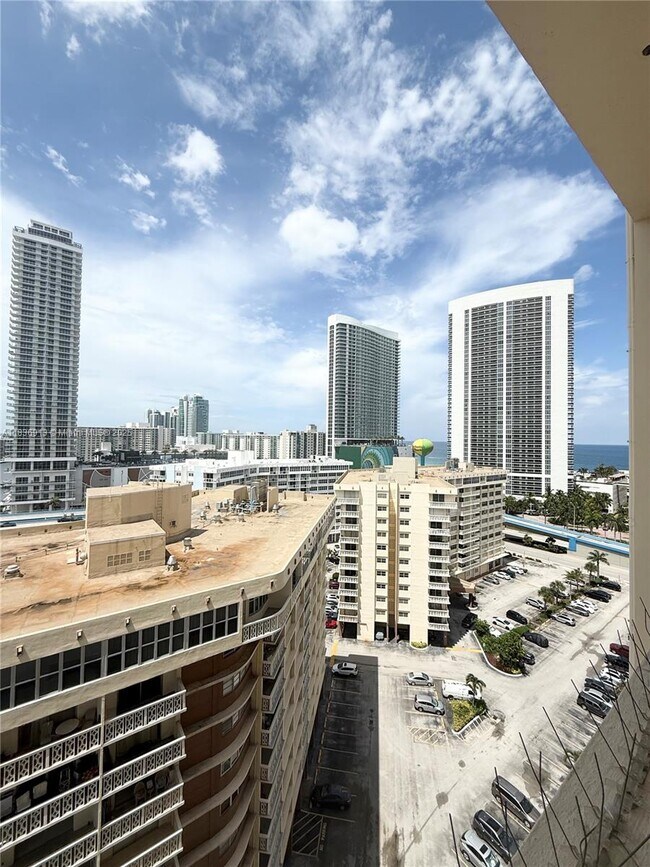 Building Photo - 1833 S Ocean Dr