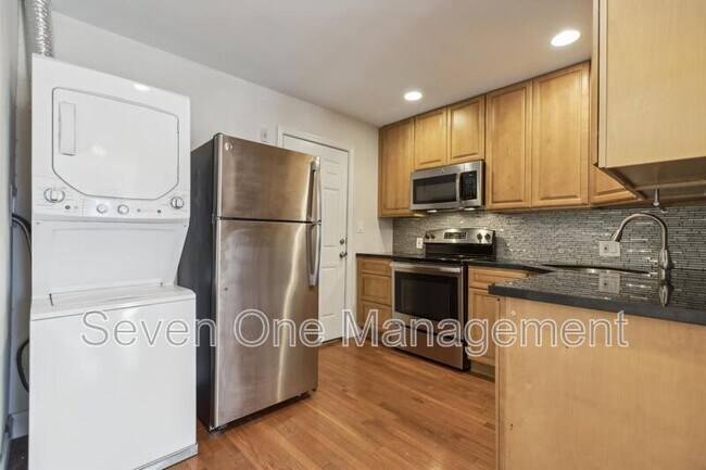 Foto del edificio - 6066 Ridge Ave