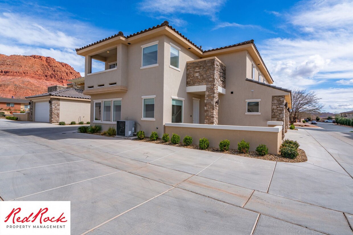 Primary Photo - Welcoming 3 Bedroom Townhome in Charming I...