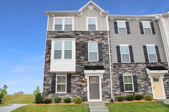 Building Photo - 2061 Lockwood Dr