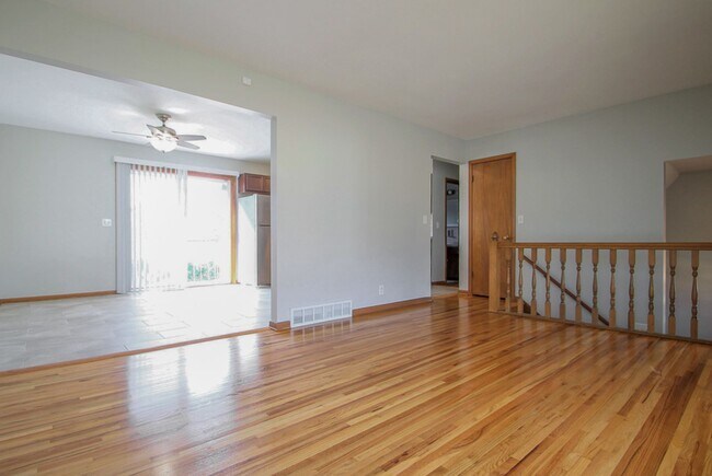 Foto del edificio - 3 Bedroom / 2.5 Bathroom House Available N...