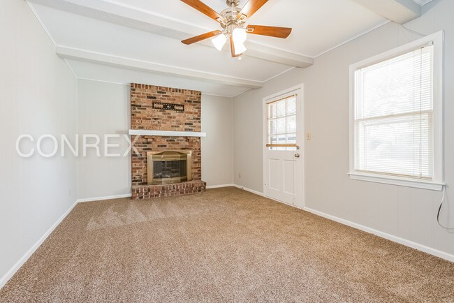 Building Photo - 3909 S Berry Ln