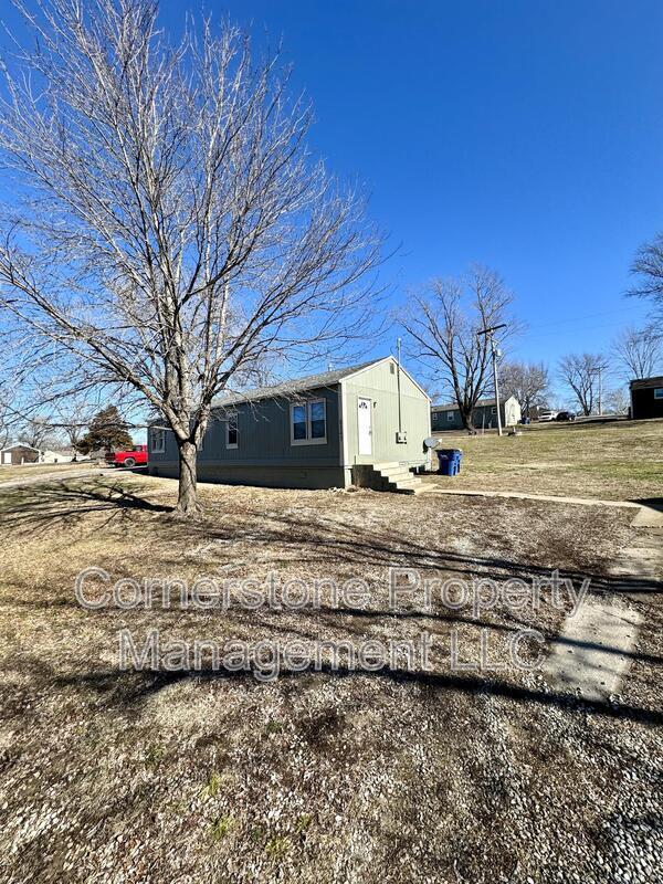 Primary Photo - 8345 Lakeview Dr