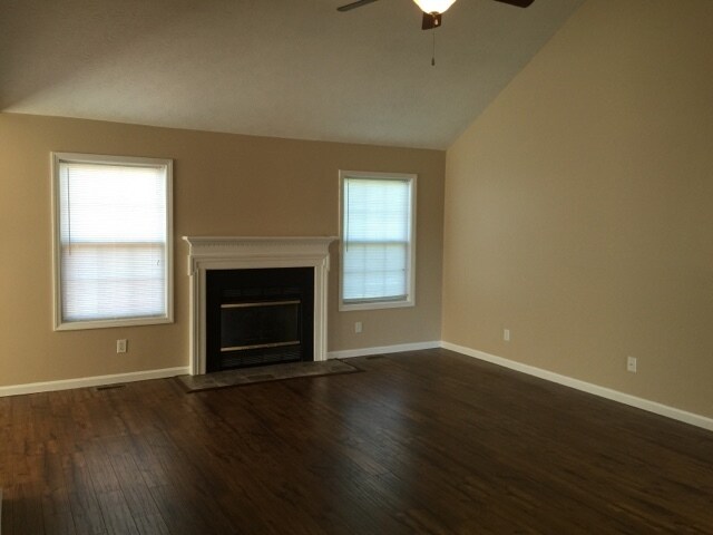Building Photo - Fantastic Home in Shelbyville!