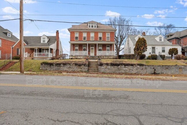 Foto del edificio - 743 Summit Ave