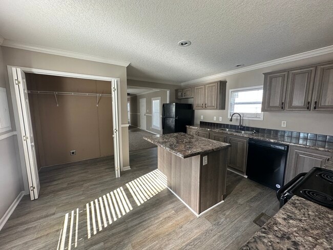 Foto del edificio - 1629 Jarrard Way