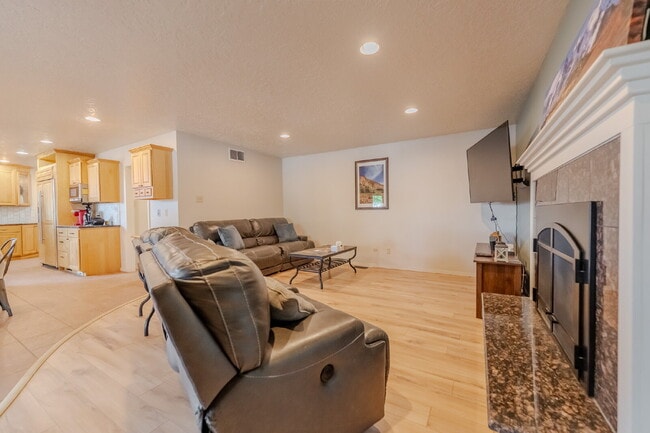 Building Photo - Executive-Style Home with Modern Amenities...