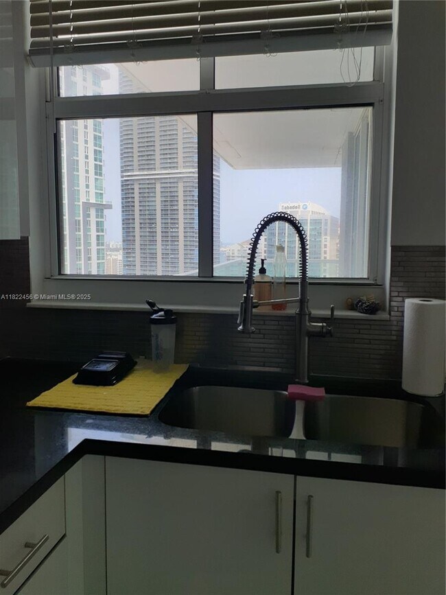 Foto del edificio - 1250 S Miami Ave