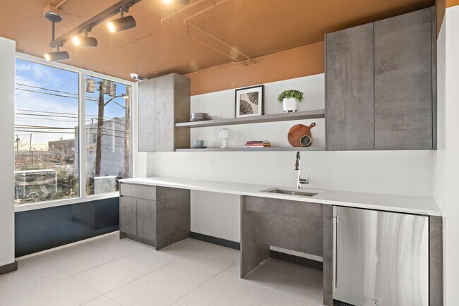 Foto del edificio - 1 Mallory Ave