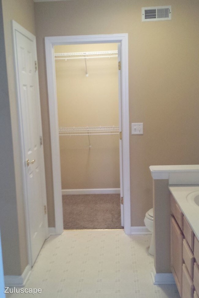 Building Photo - 7115 Rolling Hills Dr