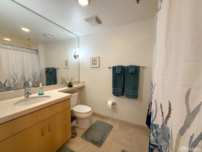 Foto del edificio - 750 Van Ness Ave