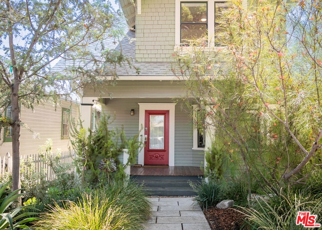 Foto del edificio - 5676 Hub St