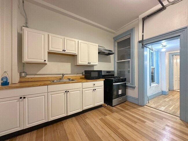 Foto del edificio - 56 Dubois St