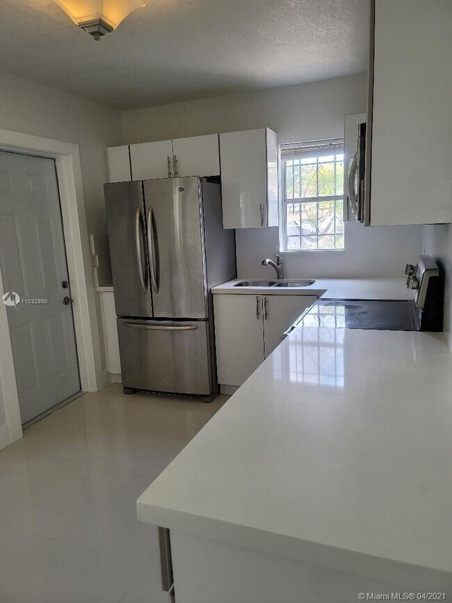 Foto del edificio - 1736 NW 53rd St