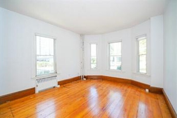 Foto del edificio - 170 Pleasant St