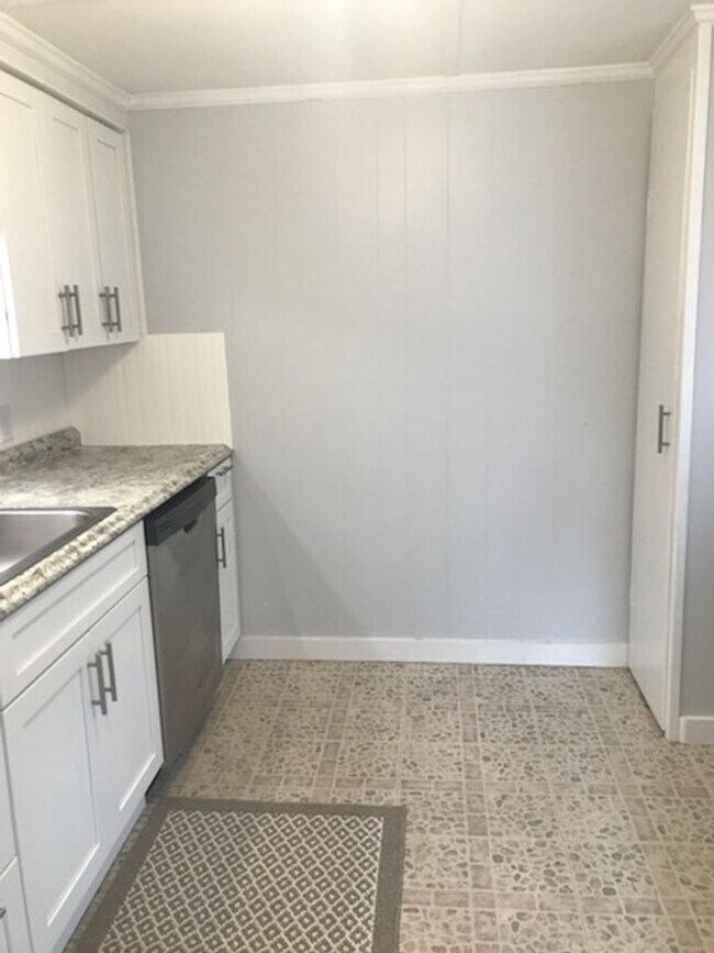 Building Photo - Dennisport 1 Bedroom