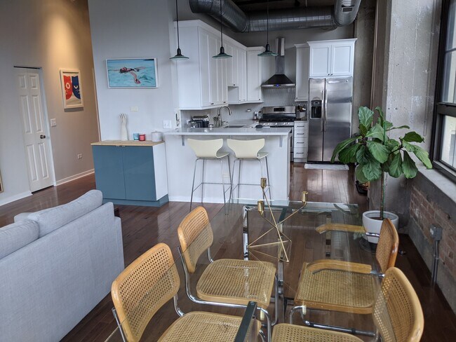 Foto del edificio - 3963 W Belmont Ave