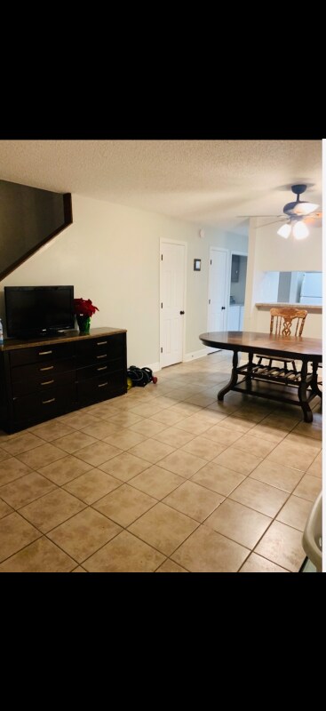 Foto del edificio - 14732 Hooper Rd