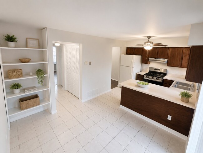 Building Photo - 164 Woodlake Manor Dr