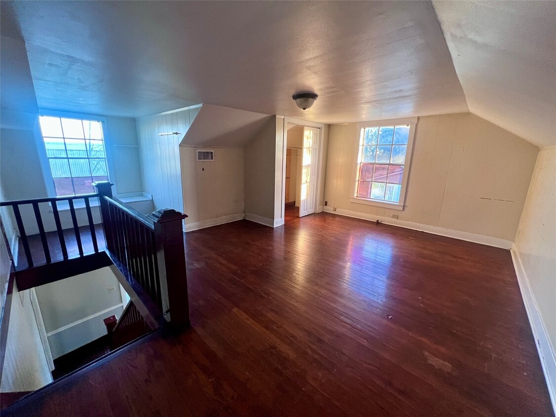Building Photo - 621 Harrison Ln