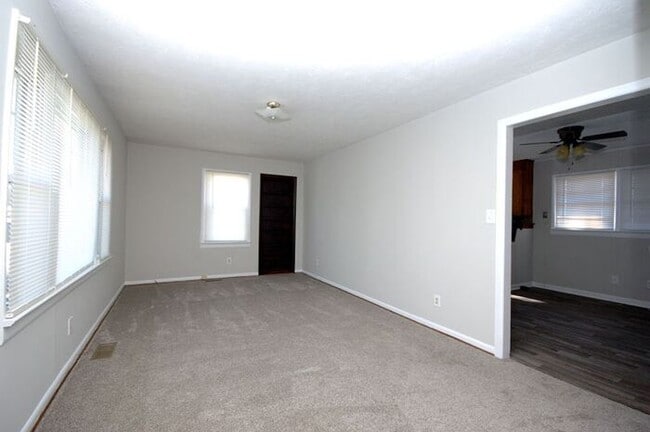 Building Photo - 337 Lees Country Club Rd