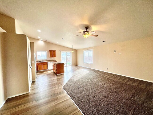 Building Photo - Pristine 3Bed-2Bath Home For Rent Near Rd ...