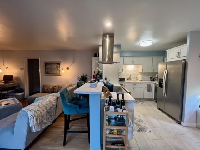 Kitchen with bar counter - 5359 La Jolla Blvd