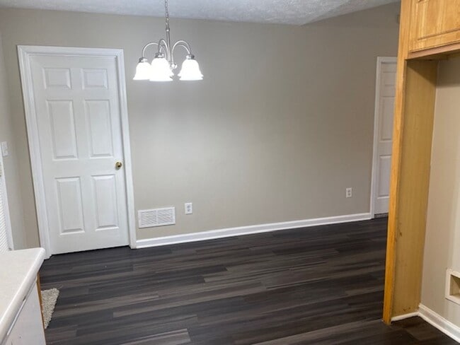 Building Photo - Ranch Style home in Locust Grove