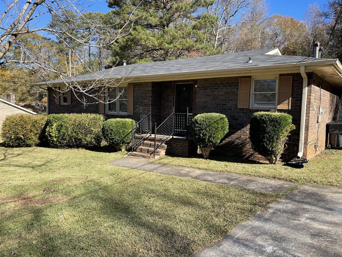 Primary Photo - 306 S Pine Hill Rd