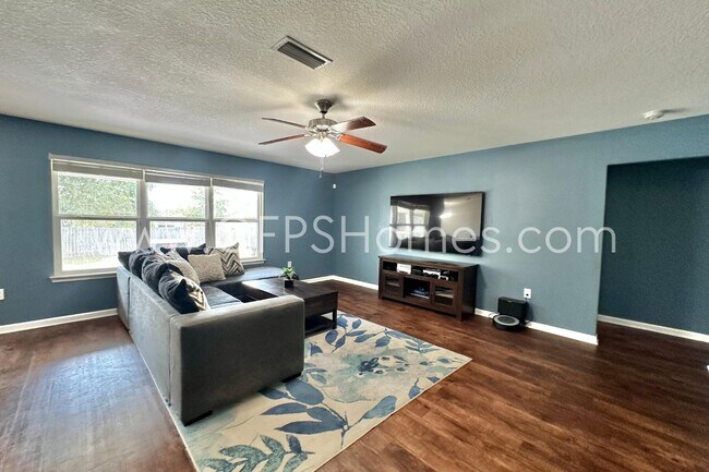 Foto del edificio - 3112 Partridge Dr