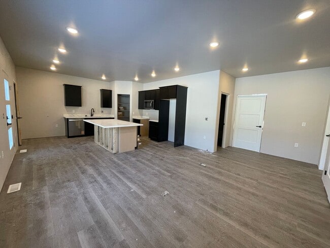 Building Photo - 7404 N Paw St