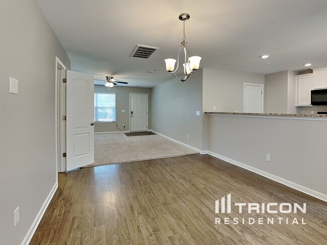 Foto del edificio - 908 Joselynn Drive