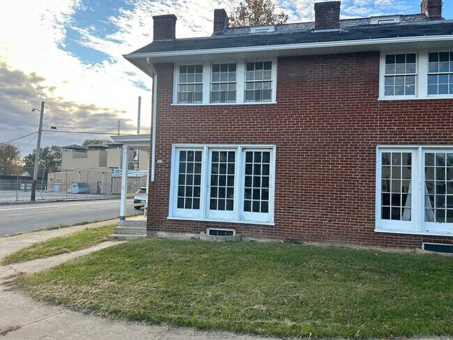 Building Photo - 643 Wildwood Blvd