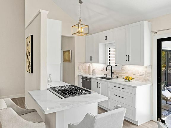 Foto del edificio - 4000 Rio Rd